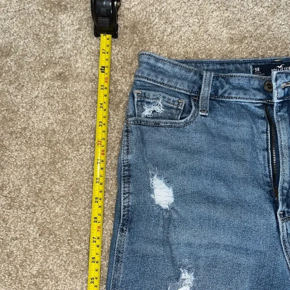 Hollister Ultra High-Rise Mom Jeans - Picture 7 of 9